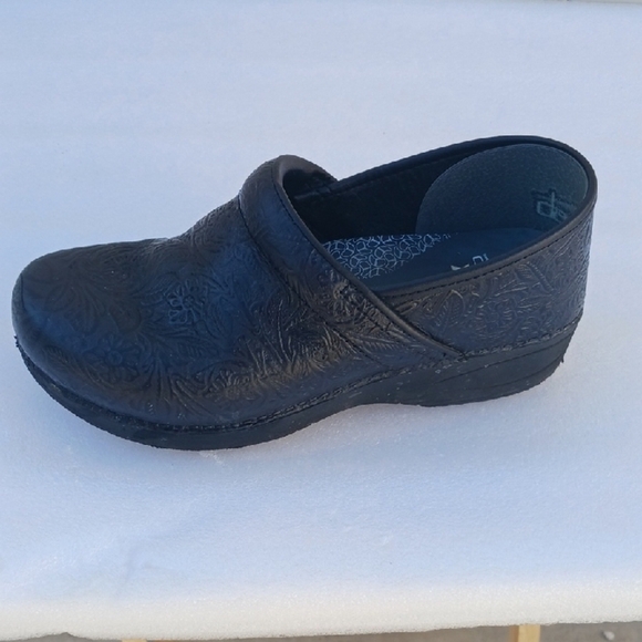 Dansko XP 2.0 Black Embossed Clogs Nursing Professional Shoes - Picture 1 of 6
